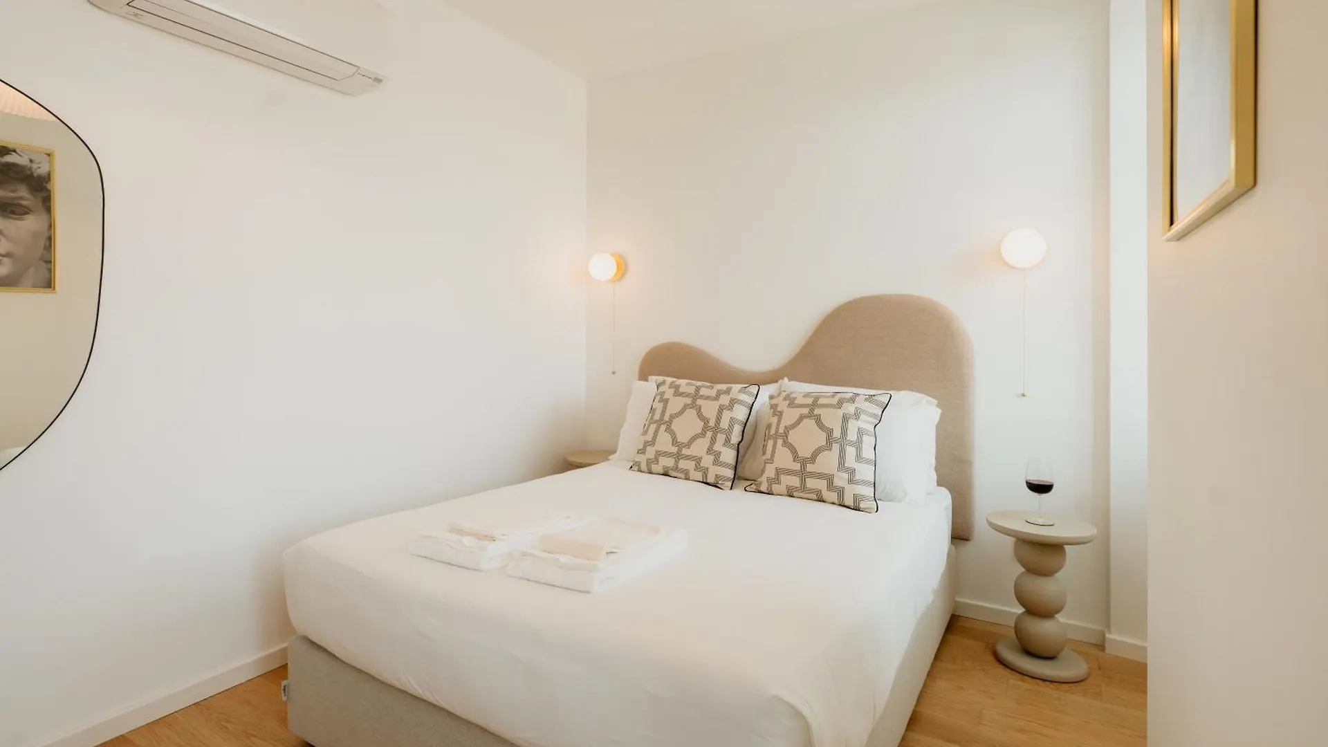 Mary Pink - No 2B - Charming Two-Bedroom Apartment Lisbon