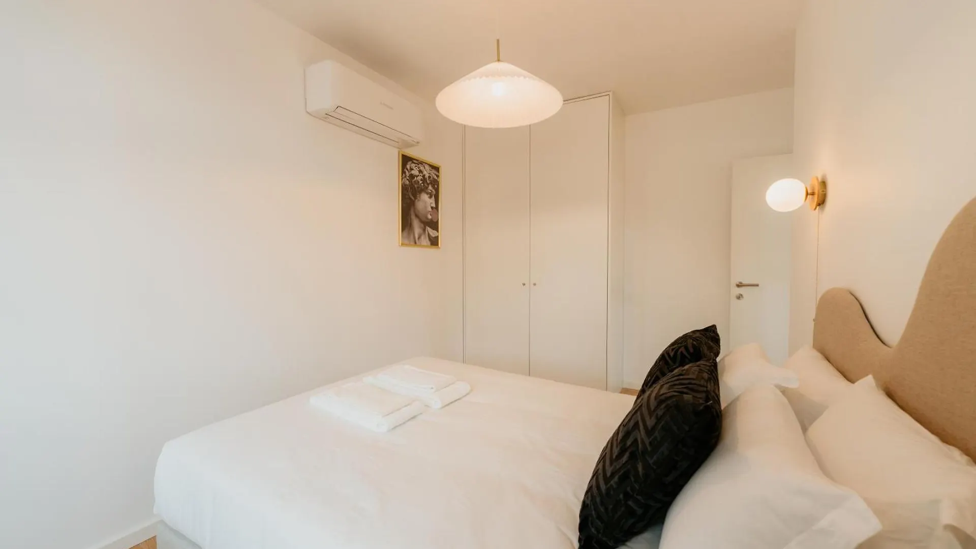 Mary Pink - No 2B - Charming Two-Bedroom Apartment Lisbon 0*,  Portugal