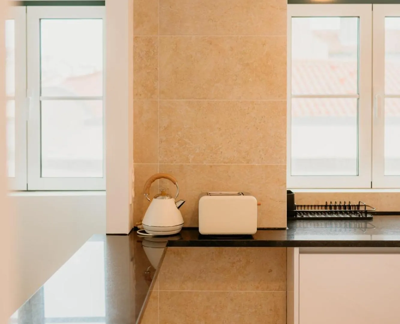 Mary Pink - No 2B - Charming Two-Bedroom Apartment Lisbon