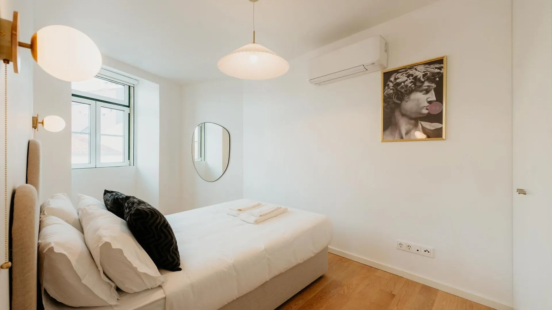 Mary Pink - No 2B - Charming Two-Bedroom Apartment Lisbon Portugal