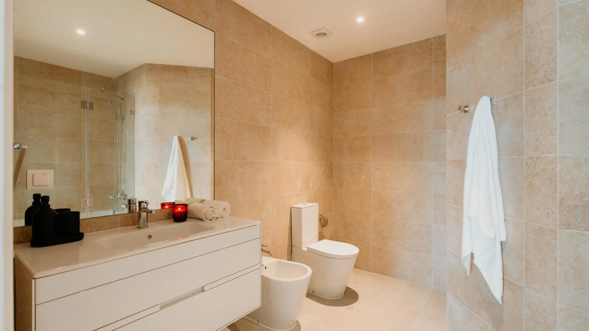 Mary Pink - No 2B - Charming Two-Bedroom Apartment Lisbon