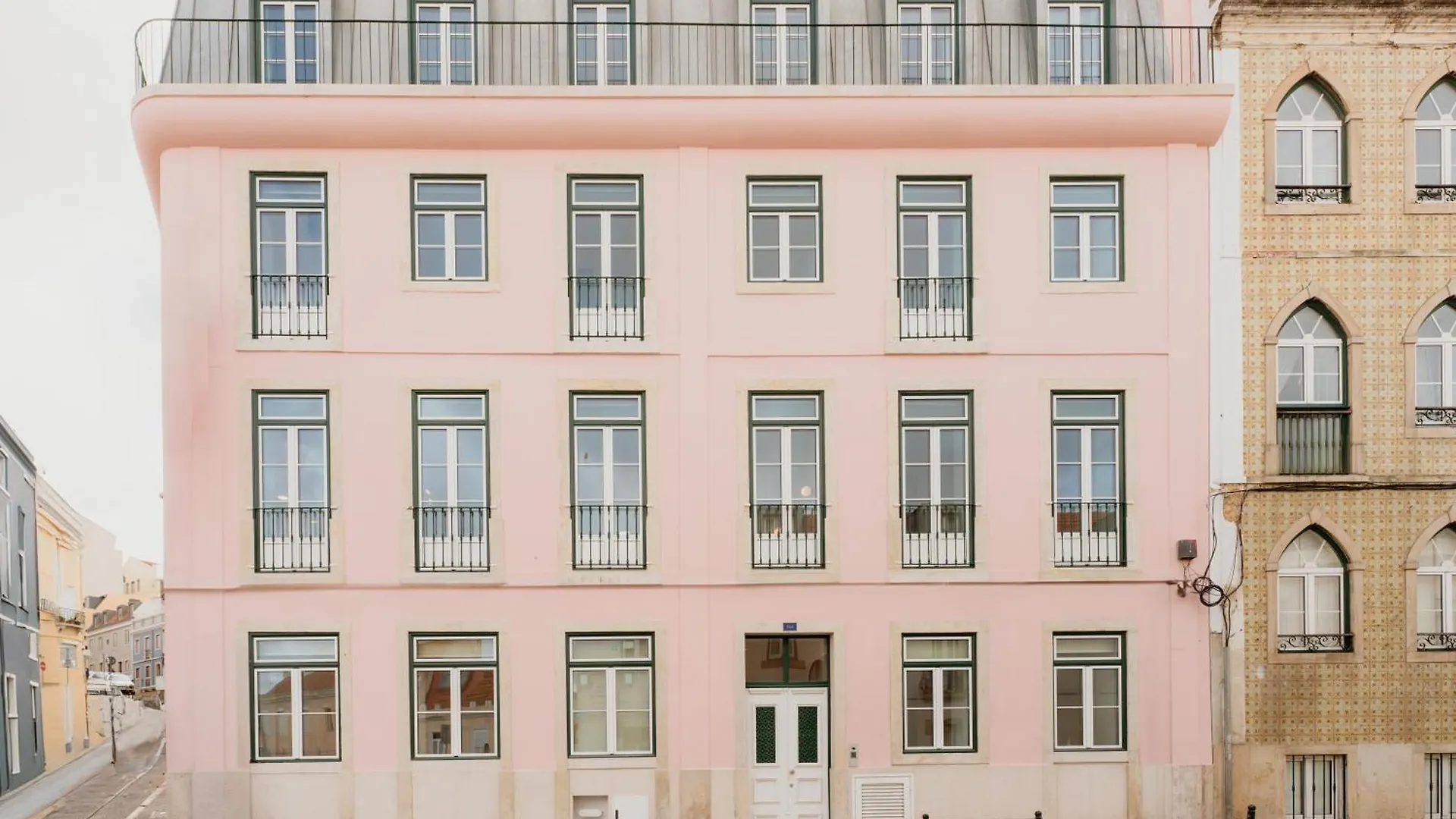 Mary Pink - No 2B - Charming Two-Bedroom Apartment Lisboa 0*,  Portugal
