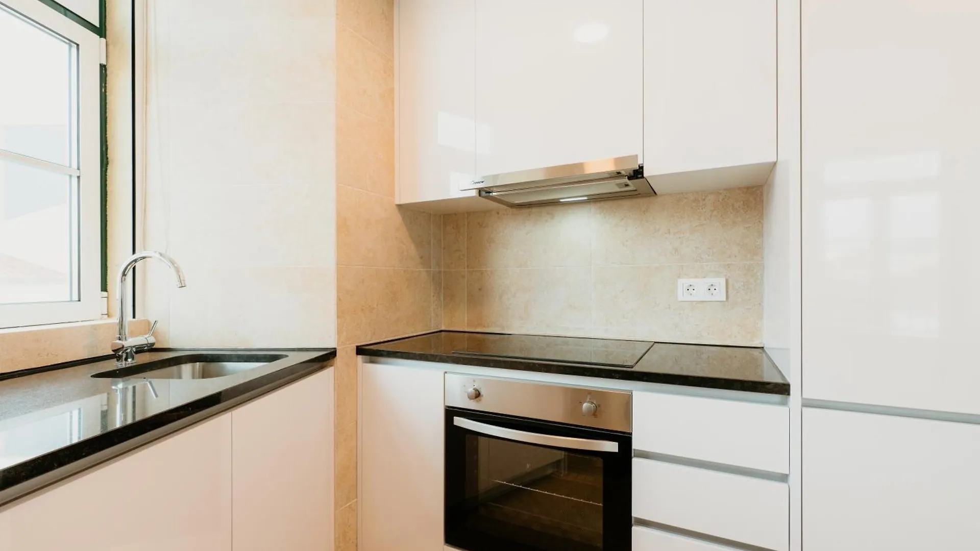 Mary Pink - No 2B - Charming Two-Bedroom Apartment Lisboa